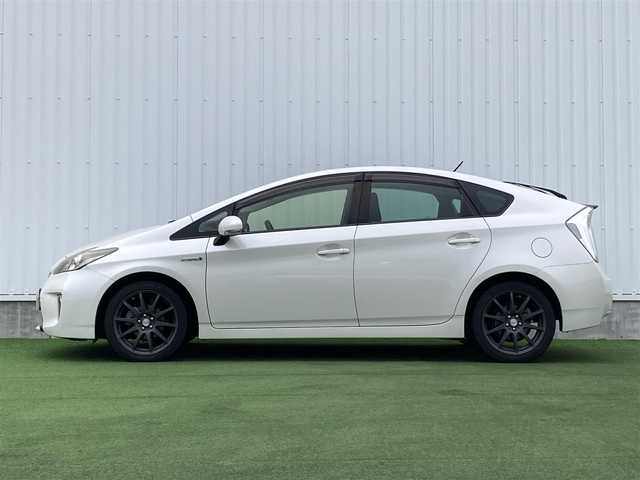 トヨタ プリウス S 香川県 2014(平26)年 10.4万km ホワイトパールクリスタルシャイン 登録時走行距離：103720km/アルパイン9型ナビ/　CD DVD BT フルセグTV/バックカメラ/ETC/ドライブレコーダー/ロクサーニスポーツ17インチアルミ/HIDヘッドライト/オートライト/フォグランプ/PWオールオート/ドアバイザー/フロアマット/ステアリングスイッチ/プッシュスタート/スマートキー/スペアキー