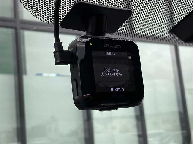 トヨタ プリウス S 香川県 2014(平26)年 10.4万km ホワイトパールクリスタルシャイン 登録時走行距離：103720km/アルパイン9型ナビ/　CD DVD BT フルセグTV/バックカメラ/ETC/ドライブレコーダー/ロクサーニスポーツ17インチアルミ/HIDヘッドライト/オートライト/フォグランプ/PWオールオート/ドアバイザー/フロアマット/ステアリングスイッチ/プッシュスタート/スマートキー/スペアキー