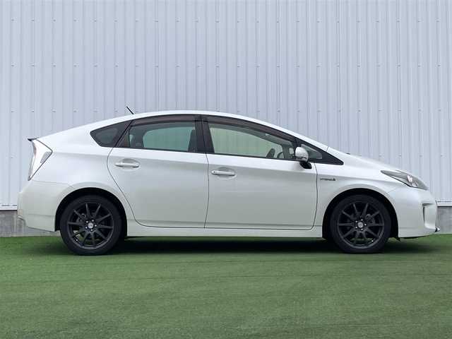 トヨタ プリウス S 道央・札幌 2014(平26)年 10.4万km ホワイトパールクリスタルシャイン 登録時走行距離：103720km/アルパイン9型ナビ/　CD DVD BT フルセグTV/バックカメラ/ETC/ドライブレコーダー/ロクサーニスポーツ17インチアルミ/HIDヘッドライト/オートライト/フォグランプ/PWオールオート/ドアバイザー/フロアマット/ステアリングスイッチ/プッシュスタート/スマートキー/スペアキー