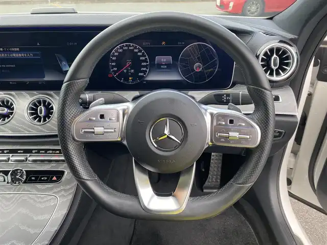 メルセデス・ベンツ ＣＬＳ２２０ｄ スポーツ エクスクルーシブPKG 福岡県 2018(平30)年 0.9万km ダイヤモンドホワイト ガラス・スライディングルーフ/エクスクルーシブパッケージ/本革シート/ヘッドアップディスプレイ/Burmesterサラウンドサウンドシステム/シートベンチレーター(前席)/AIR BODY CONTROL/レーダーセーフティパッケージ/アクティブディスタンスアシスト・ディストロニック/(自動再発進機能付)/アクティブステアリングアシスト/アクティブレーンチェンジングアシスト/アクティブエマージェンシーストップアシスト/PRE-SAFEインパルスサイド/PRE-SAFEサウンド/緊急回避補助システム/渋滞時緊急ブレーキ機能/アクティブブラインドスポットアシスト/アクティブレーンキーピングアシスト/PRE-SAFEプラス(被害軽減ブレーキ付後方衝突警告)/トラフィックアシストサイン/360°カメラシステム/エアバランスパッケージ/空気洗浄機能、パフュームアトマイザー付/アンビエントライト(64色)/メモリー付きパワーシート/シートヒーター(後席)/COMANDシステム/12.3インチワイドディスプレイ/HDDナビ/AM/FM/地デジ/AppleCarPlay/Android Auto/保証書/取説/スペアキー/ETC2.0