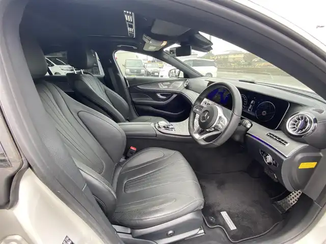 メルセデス・ベンツ ＣＬＳ２２０ｄ スポーツ エクスクルーシブPKG 福岡県 2018(平30)年 0.9万km ダイヤモンドホワイト ガラス・スライディングルーフ/エクスクルーシブパッケージ/本革シート/ヘッドアップディスプレイ/Burmesterサラウンドサウンドシステム/シートベンチレーター(前席)/AIR BODY CONTROL/レーダーセーフティパッケージ/アクティブディスタンスアシスト・ディストロニック/(自動再発進機能付)/アクティブステアリングアシスト/アクティブレーンチェンジングアシスト/アクティブエマージェンシーストップアシスト/PRE-SAFEインパルスサイド/PRE-SAFEサウンド/緊急回避補助システム/渋滞時緊急ブレーキ機能/アクティブブラインドスポットアシスト/アクティブレーンキーピングアシスト/PRE-SAFEプラス(被害軽減ブレーキ付後方衝突警告)/トラフィックアシストサイン/360°カメラシステム/エアバランスパッケージ/空気洗浄機能、パフュームアトマイザー付/アンビエントライト(64色)/メモリー付きパワーシート/シートヒーター(後席)/COMANDシステム/12.3インチワイドディスプレイ/HDDナビ/AM/FM/地デジ/AppleCarPlay/Android Auto/保証書/取説/スペアキー/ETC2.0