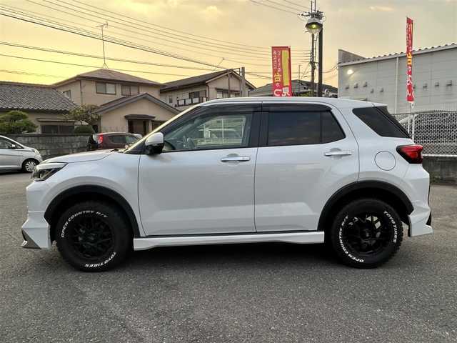 トヨタ ライズ Z 奈良県 2021(令3)年 4.8万km シャイニングホワイトパール モデリスタエアロ/純正ディーラーナビ(AVIC-RQ911)/TV/DVD/CD/USB/SD//フルフラットシート/社外アルミ/衝突軽減システム/レーンキープアシスト/コーナーセンサー/横滑り防止装置/LEDフォグライト/MTモード付AT/バックカメラ/ドラレコ/社外足回り