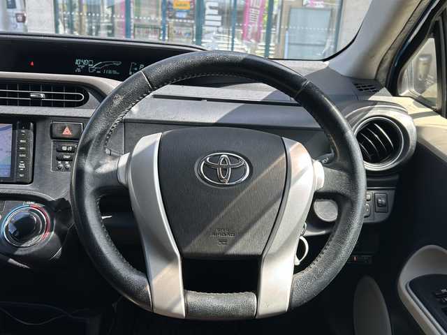 トヨタ アクア G 愛知県 2014(平26)年 11.4万km コバルトブルーメタリック 登録時走行距離113696km/社外7インチメモリナビ/(Bluetooth/フルセグTV/DVD/HDMI)/バックカメラ/ドラレコ前/ETC/ヘッドランプレベライザー/電格ミラー/革巻きステアリング/肘置き/純正フロアマット/社外ドアバイザー/リモコンキー/取説/保証書