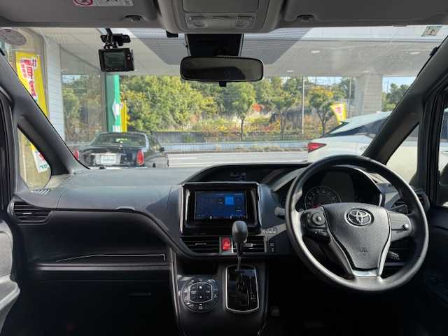 トヨタ ノア X 大阪府 2021(令3)年 5万km ボルドーマイカメタリック /社外ナビ（AVIC－RZ811）/・フルTV/BT/SD/CD/DVD//社外フリップダウンモニター【アルパイン】//バックカメラ//USB充電//ステアリングスイッチ//クルーズコントロール//アイドリングストップ//オートハイビーム//衝突軽減ブレーキ//レーンキープアシスト//片側パワースライドドア//ビルトインETC//プッシュスタート//スマートキー//前後ドラレコ【ZDR-015】