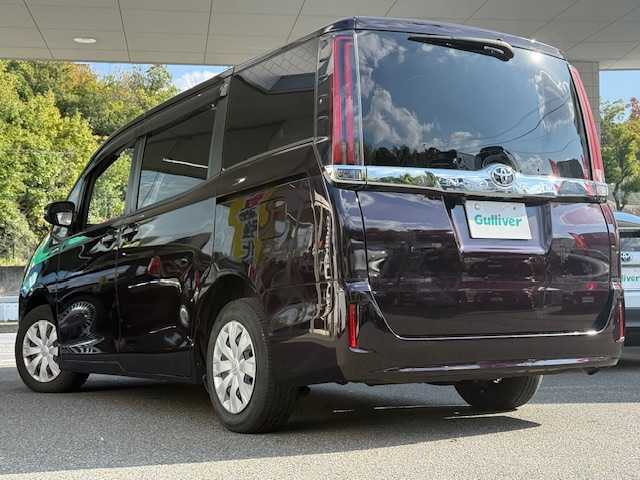 トヨタ ノア X 大阪府 2021(令3)年 5万km ボルドーマイカメタリック /社外ナビ（AVIC－RZ811）/・フルTV/BT/SD/CD/DVD//社外フリップダウンモニター【アルパイン】//バックカメラ//USB充電//ステアリングスイッチ//クルーズコントロール//アイドリングストップ//オートハイビーム//衝突軽減ブレーキ//レーンキープアシスト//片側パワースライドドア//ビルトインETC//プッシュスタート//スマートキー//前後ドラレコ【ZDR-015】