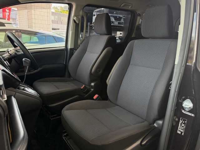 トヨタ ノア X 大阪府 2021(令3)年 5万km ボルドーマイカメタリック /社外ナビ（AVIC－RZ811）/・フルTV/BT/SD/CD/DVD//社外フリップダウンモニター【アルパイン】//バックカメラ//USB充電//ステアリングスイッチ//クルーズコントロール//アイドリングストップ//オートハイビーム//衝突軽減ブレーキ//レーンキープアシスト//片側パワースライドドア//ビルトインETC//プッシュスタート//スマートキー//前後ドラレコ【ZDR-015】