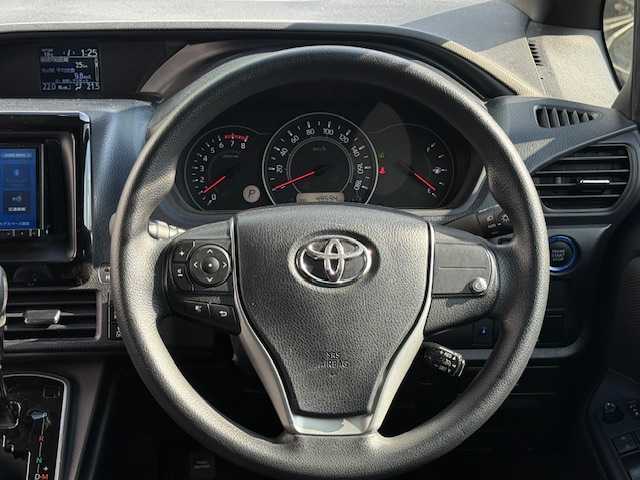 トヨタ ノア X 大阪府 2021(令3)年 5万km ボルドーマイカメタリック /社外ナビ（AVIC－RZ811）/・フルTV/BT/SD/CD/DVD//社外フリップダウンモニター【アルパイン】//バックカメラ//USB充電//ステアリングスイッチ//クルーズコントロール//アイドリングストップ//オートハイビーム//衝突軽減ブレーキ//レーンキープアシスト//片側パワースライドドア//ビルトインETC//プッシュスタート//スマートキー//前後ドラレコ【ZDR-015】