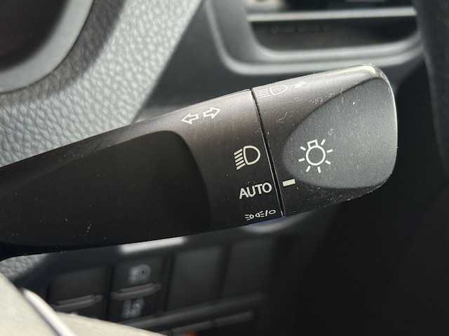 トヨタ ノア X 大阪府 2021(令3)年 5万km ボルドーマイカメタリック /社外ナビ（AVIC－RZ811）/・フルTV/BT/SD/CD/DVD//社外フリップダウンモニター【アルパイン】//バックカメラ//USB充電//ステアリングスイッチ//クルーズコントロール//アイドリングストップ//オートハイビーム//衝突軽減ブレーキ//レーンキープアシスト//片側パワースライドドア//ビルトインETC//プッシュスタート//スマートキー//前後ドラレコ【ZDR-015】