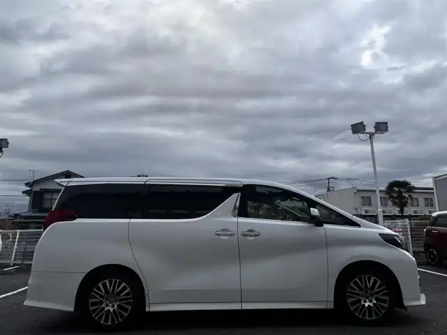 トヨタ アルファード SA Cパッケージ 静岡県 2017(平29)年 15.2万km ホワイトパールクリスタルシャイン ~JBLサウンド~/ユーザー買取車両/純正メーカーOPナビ/　【CD/DVD/BT/地デジフルセグTV】/純正18インチAW/純正LEDヘッドライト/純正フリップダウンモニター/黒本革シート/シートヒーター/Wサンルーフ/全方位カメラ/レーダークルーズコントロール/プリクラッシュセーフティシステム/ビルトインETC2.0/ウッドコンビステアリング/両側パワースライドドア/パワーバックドア/ステアリングヒーター/2列目オットマン/電動パーキングブレーキ/オートホールド/新車時保証書/取扱説明書/スペアキー×1