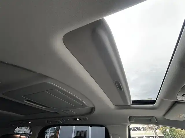 トヨタ アルファード SA Cパッケージ 静岡県 2017(平29)年 15.2万km ホワイトパールクリスタルシャイン ~JBLサウンド~/ユーザー買取車両/純正メーカーOPナビ/　【CD/DVD/BT/地デジフルセグTV】/純正18インチAW/純正LEDヘッドライト/純正フリップダウンモニター/黒本革シート/シートヒーター/Wサンルーフ/全方位カメラ/レーダークルーズコントロール/プリクラッシュセーフティシステム/ビルトインETC2.0/ウッドコンビステアリング/両側パワースライドドア/パワーバックドア/ステアリングヒーター/2列目オットマン/電動パーキングブレーキ/オートホールド/新車時保証書/取扱説明書/スペアキー×1