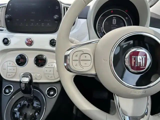 フィアット ５００ ツインエア ラウンジ 埼玉県 2020(令2)年 2.7万km 白 純正ディスプレイオーディオ/（BT/AM/FM)/純正16インチAW/ガラスルーフ/beatsオーディオ/純正ドライブレコーダー前後/純正ETC/後方コーナーセンサー/スペアキー１本/フォグライト/ASR/MT付シフト/ステアリングリモコン/パワーウインドウ/パワーステアリング/車両説明書/保証書