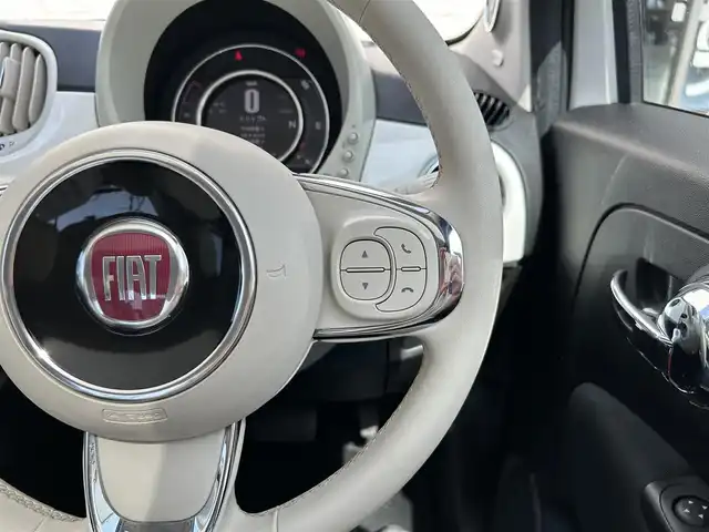 フィアット ５００ ツインエア ラウンジ 埼玉県 2020(令2)年 2.7万km 白 純正ディスプレイオーディオ/（BT/AM/FM)/純正16インチAW/ガラスルーフ/beatsオーディオ/純正ドライブレコーダー前後/純正ETC/後方コーナーセンサー/スペアキー１本/フォグライト/ASR/MT付シフト/ステアリングリモコン/パワーウインドウ/パワーステアリング/車両説明書/保証書