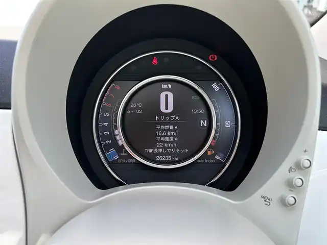 フィアット ５００ ツインエア ラウンジ 埼玉県 2020(令2)年 2.7万km 白 純正ディスプレイオーディオ/（BT/AM/FM)/純正16インチAW/ガラスルーフ/beatsオーディオ/純正ドライブレコーダー前後/純正ETC/後方コーナーセンサー/スペアキー１本/フォグライト/ASR/MT付シフト/ステアリングリモコン/パワーウインドウ/パワーステアリング/車両説明書/保証書