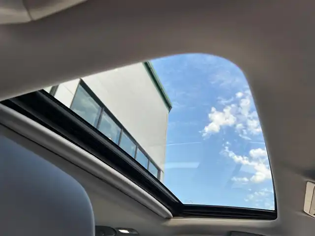 レクサス ＧＳ 350 バージョンL 愛媛県 2013(平25)年 5.7万km スターライトブラックガラスフレーク 登録時走行距離：57007km/メーカーOP純正ナビ/ビルトインETC/バックカメラ/クルコン/パドルシフト/パーキングアシスト/衝突軽減システム/盗難防止装置/横滑り防止装置/サンルーフ/D+Nシートヒーター/D+Nパワーシート/オートライト/オートハイビーム/エンジンスタートボタン/スマートキー/純正フロアマット
