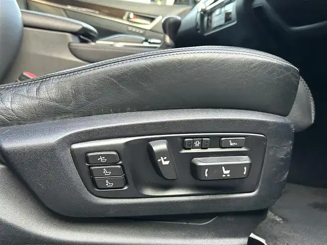 レクサス ＧＳ 350 バージョンL 愛媛県 2013(平25)年 5.7万km スターライトブラックガラスフレーク 登録時走行距離：57007km/メーカーOP純正ナビ/ビルトインETC/バックカメラ/クルコン/パドルシフト/パーキングアシスト/衝突軽減システム/盗難防止装置/横滑り防止装置/サンルーフ/D+Nシートヒーター/D+Nパワーシート/オートライト/オートハイビーム/エンジンスタートボタン/スマートキー/純正フロアマット