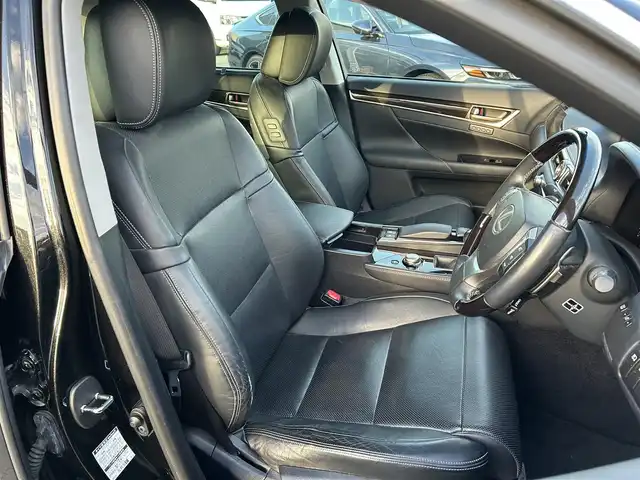 レクサス ＧＳ 350 バージョンL 愛媛県 2013(平25)年 5.7万km スターライトブラックガラスフレーク 登録時走行距離：57007km/メーカーOP純正ナビ/ビルトインETC/バックカメラ/クルコン/パドルシフト/パーキングアシスト/衝突軽減システム/盗難防止装置/横滑り防止装置/サンルーフ/D+Nシートヒーター/D+Nパワーシート/オートライト/オートハイビーム/エンジンスタートボタン/スマートキー/純正フロアマット