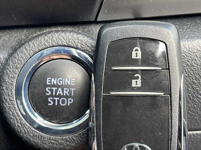 トヨタ ハイラックス Z 山口県 2023(令5)年 2.2万km アティチュードブラックマイカ ワンオーナー/4WD/ディーゼル/純正メーカーナビ/・AM/FM/Bluetooth/パノラミックビューモニター/ドライブレコーダー/ETC/トヨタセーフティセンス/・プリクラッシュセーフティ/・レーンディパーチャーアラート/・レーダークルーズコントロール/・ロードサインアシスト/・先行車発進告知機能/・ドライブスタートコントロール/クリアランスソナー/バックソナー/ダウンヒルアシスト/スマートキー/スペアキー/トノカバー/純正LEDヘッドライト/純正17インチAW