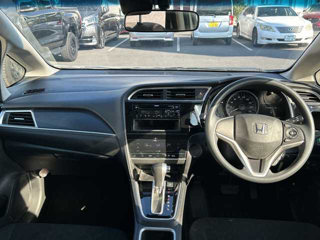 ホンダ シャトル G ホンダセンシング 鹿児島県 2019(平31)年 4.7万km プラチナホワイトパール クルーズコントロール/レーンキープアシスト/CD再生/パワーステアリング/保証書/取扱説明書/記録簿/アイドリングストップ/スペアキー/ミュージックプレイヤー接続/フルフラットシート/純正フロアマット/横滑り防止装置/衝突被害軽減システム