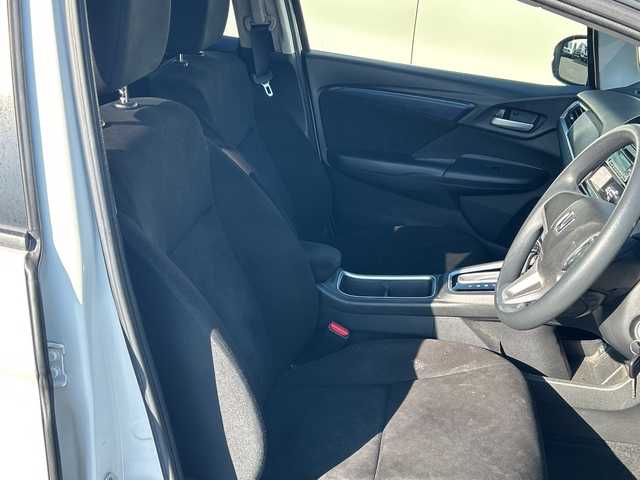 ホンダ シャトル G ホンダセンシング 鹿児島県 2019(平31)年 4.7万km プラチナホワイトパール クルーズコントロール/レーンキープアシスト/CD再生/パワーステアリング/保証書/取扱説明書/記録簿/アイドリングストップ/スペアキー/ミュージックプレイヤー接続/フルフラットシート/純正フロアマット/横滑り防止装置/衝突被害軽減システム