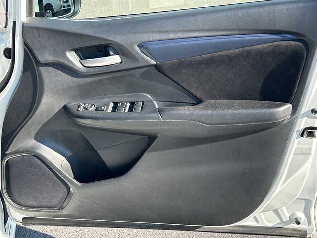 ホンダ シャトル G ホンダセンシング 鹿児島県 2019(平31)年 4.7万km プラチナホワイトパール クルーズコントロール/レーンキープアシスト/CD再生/パワーステアリング/保証書/取扱説明書/記録簿/アイドリングストップ/スペアキー/ミュージックプレイヤー接続/フルフラットシート/純正フロアマット/横滑り防止装置/衝突被害軽減システム