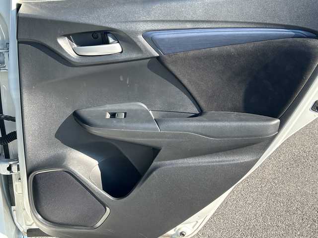 ホンダ シャトル G ホンダセンシング 鹿児島県 2019(平31)年 4.7万km プラチナホワイトパール クルーズコントロール/レーンキープアシスト/CD再生/パワーステアリング/保証書/取扱説明書/記録簿/アイドリングストップ/スペアキー/ミュージックプレイヤー接続/フルフラットシート/純正フロアマット/横滑り防止装置/衝突被害軽減システム