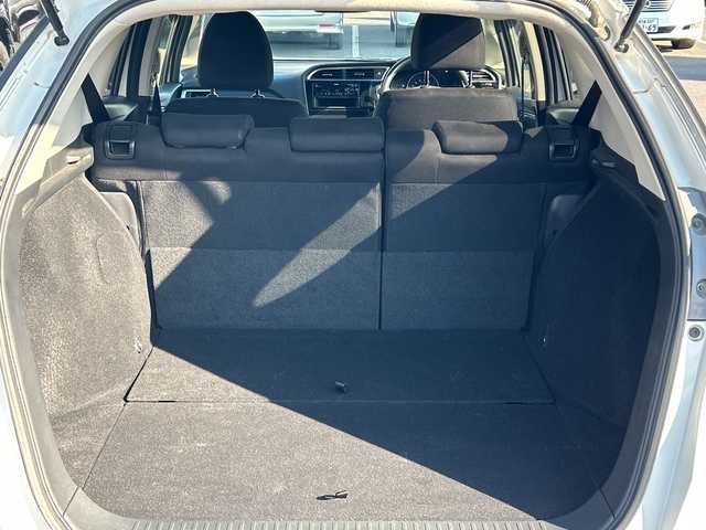 ホンダ シャトル G ホンダセンシング 鹿児島県 2019(平31)年 4.7万km プラチナホワイトパール クルーズコントロール/レーンキープアシスト/CD再生/パワーステアリング/保証書/取扱説明書/記録簿/アイドリングストップ/スペアキー/ミュージックプレイヤー接続/フルフラットシート/純正フロアマット/横滑り防止装置/衝突被害軽減システム