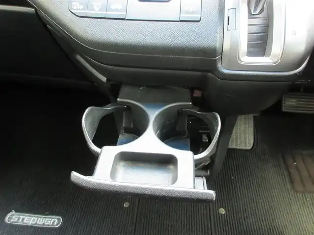 ホンダ ステップワゴン スパーダ Z インターナビセレ 鹿児島県 2012(平24)年 9.1万km ポリッシュドメタルメタリック ワンオーナー/純正HDDインターナビ/リヤエンターテイメントシステム/マルチビューカメラシステム/ビルトインETC/クルーズコントロール/両側パワースライドドア/革巻きステアリング/パドルシフト/スマートキー×2本/取説&保証書有り