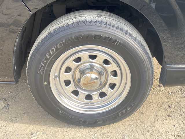 トヨタ ハイエース GL 岩手県 2013(平25)年 8.2万km ブラックマイカ ワンオーナー/4WD/社外SDナビ/・CN-5300WD/CD、DVD、BT、MSV、フルセグTV/社外フリップダウンモニター/ベットキットシート/バックカメラ/ETC/革調シートカバー/ウッドコンビハンドル/リモコンキー/フロアマット/片側パワースライドドア/オートライト/キセノンライト/フォグランプ/保証書/取扱説明書