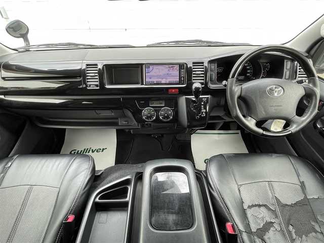 トヨタ ハイエース GL 岩手県 2013(平25)年 8.2万km ブラックマイカ ワンオーナー/4WD/社外SDナビ/・CN-5300WD/CD、DVD、BT、MSV、フルセグTV/社外フリップダウンモニター/ベットキットシート/バックカメラ/ETC/革調シートカバー/ウッドコンビハンドル/リモコンキー/フロアマット/片側パワースライドドア/オートライト/キセノンライト/フォグランプ/保証書/取扱説明書