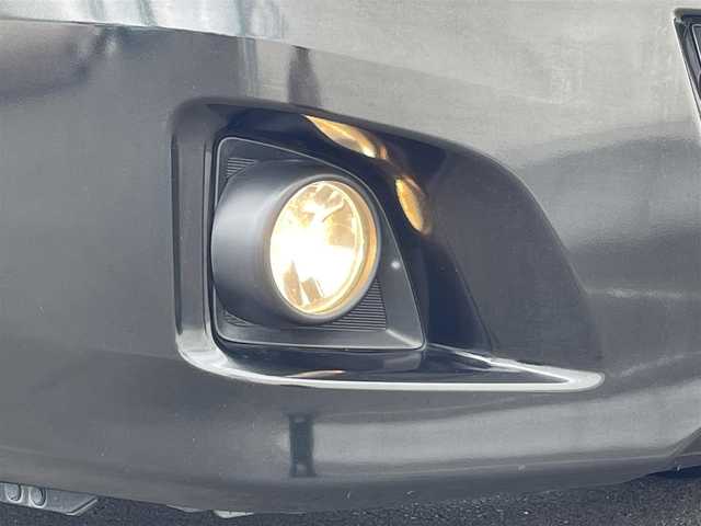 トヨタ ハイエース GL 岩手県 2013(平25)年 8.2万km ブラックマイカ ワンオーナー/4WD/社外SDナビ/・CN-5300WD/CD、DVD、BT、MSV、フルセグTV/社外フリップダウンモニター/ベットキットシート/バックカメラ/ETC/革調シートカバー/ウッドコンビハンドル/リモコンキー/フロアマット/片側パワースライドドア/オートライト/キセノンライト/フォグランプ/保証書/取扱説明書