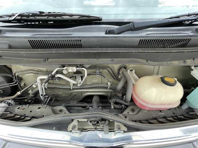 トヨタ ハイエース GL 岩手県 2013(平25)年 8.2万km ブラックマイカ ワンオーナー/4WD/社外SDナビ/・CN-5300WD/CD、DVD、BT、MSV、フルセグTV/社外フリップダウンモニター/ベットキットシート/バックカメラ/ETC/革調シートカバー/ウッドコンビハンドル/リモコンキー/フロアマット/片側パワースライドドア/オートライト/キセノンライト/フォグランプ/保証書/取扱説明書
