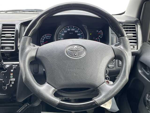 トヨタ ハイエース GL 岩手県 2013(平25)年 8.2万km ブラックマイカ ワンオーナー/4WD/社外SDナビ/・CN-5300WD/CD、DVD、BT、MSV、フルセグTV/社外フリップダウンモニター/ベットキットシート/バックカメラ/ETC/革調シートカバー/ウッドコンビハンドル/リモコンキー/フロアマット/片側パワースライドドア/オートライト/キセノンライト/フォグランプ/保証書/取扱説明書