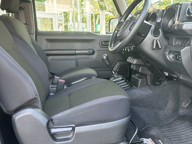 スズキ ジムニー XL 鳥取県 2021(令3)年 4.6万km ジャングルグリーン サマータイヤ４本/CD/ドアバイザー/プッシュスタート/ETC/ABS/横滑り防止装置/ダウンヒルアシスト機能/オートライト/衝突軽減装置/背面タイヤ/社外１６インチアルミ/ハロゲンヘッドライト