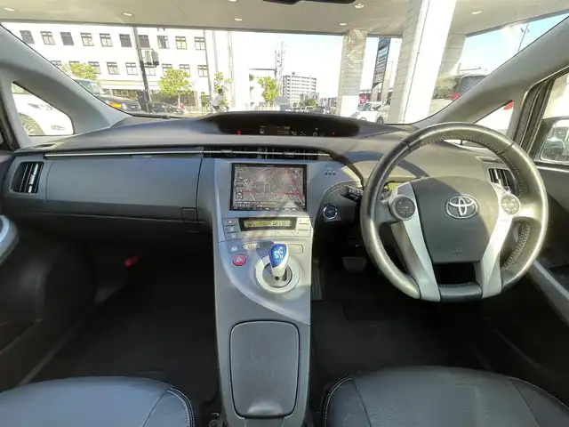 トヨタ プリウス G ツーリングセレ レザーパック 岡山県 2012(平24)年 11.1万km ブラック 登録時走行距離111083km/社外SDナビ/(AM/FM/DISC/BT/TV)/バックカメラ/ビルトインETC/シートヒーター/パワーシート/クルーズコントロール/スマートキー/プッシュスタート/電動格納ミラー/純正17インチアルミホイール/パワーステアリング/パワーウィンドウ