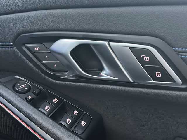 ＢＭＷ ３２０ｄ xDrive ツーリング Mスポーツ 兵庫県 2020(令2)年 4.8万km ミネラルグレー 4WD/軽油/ターボ/ワンオーナー/ファストトラックパッケージ/19インチAW/Mスポーツブレーキ(ブレーキキャリパー)/アダプティブMサスペンション/純正HDDナビ/全方位カメラ/ETC/パークディスタンスコントロール/パーキングアシスト/ドライビングアシストプロフェッショナル/ハイグロスブラックルーフレール/ブラックグリル/アダプティブLEDヘッドランプ/ハイビームアシスト/LEDフロントフォグ/パドルシフト/パワーバックドア/コンフォートアクセス/保証書/取説/スペアキー1本