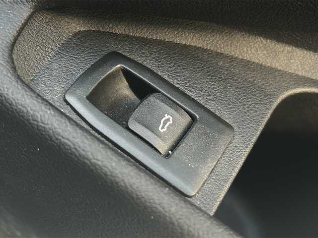 ＢＭＷ ３２０ｄ xDrive ツーリング Mスポーツ 兵庫県 2020(令2)年 4.8万km ミネラルグレー 4WD/軽油/ターボ/ワンオーナー/ファストトラックパッケージ/19インチAW/Mスポーツブレーキ(ブレーキキャリパー)/アダプティブMサスペンション/純正HDDナビ/全方位カメラ/ETC/パークディスタンスコントロール/パーキングアシスト/ドライビングアシストプロフェッショナル/ハイグロスブラックルーフレール/ブラックグリル/アダプティブLEDヘッドランプ/ハイビームアシスト/LEDフロントフォグ/パドルシフト/パワーバックドア/コンフォートアクセス/保証書/取説/スペアキー1本