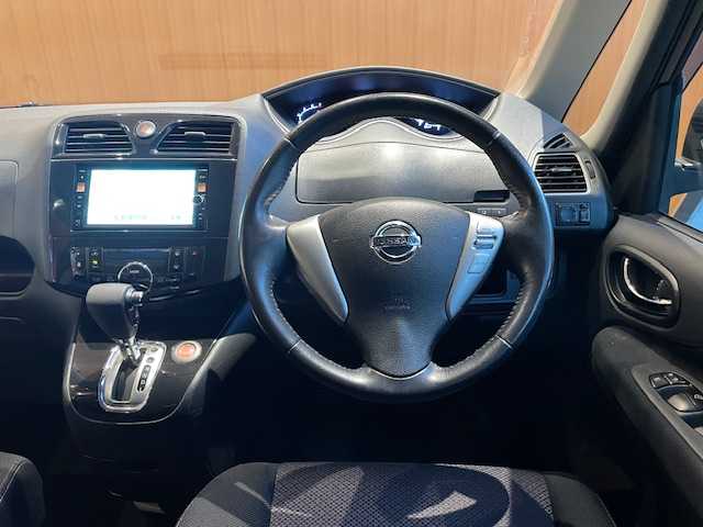 日産 セレナ ハイウェイスター 宮城県 2013(平25)年 8.6万km スーパーブラック 4WD/純正メモリーナビ/MC312D-W/CD/DVD/Bluetooth/TV/バックカメラ/インテリジェントキー/プッシュスタート/ドアバイザー/フロアマット/新車時保証書/取扱説明書/スペアキー　１