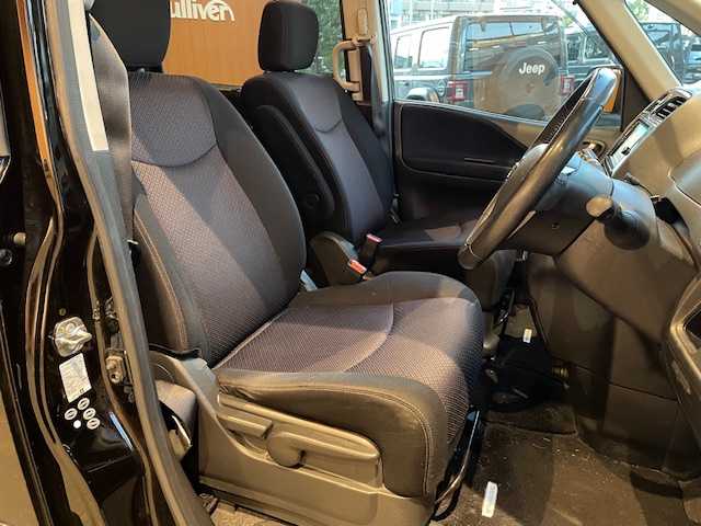 日産 セレナ ハイウェイスター 宮城県 2013(平25)年 8.6万km スーパーブラック 4WD/純正メモリーナビ/MC312D-W/CD/DVD/Bluetooth/TV/バックカメラ/インテリジェントキー/プッシュスタート/ドアバイザー/フロアマット/新車時保証書/取扱説明書/スペアキー　１