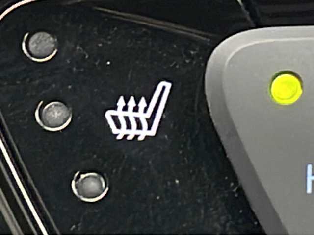 トヨタ Ｃ－ＨＲ G－T 道北・旭川 2017(平29)年 10.2万km センシュアルレッドマイカ /寒冷地仕様//純正ナビ/CD/DVD/BT/SD/フルセグ//バックカメラ//トヨタセーフティセンス＋/BSM/PCS/LDA/RCTA/オートマチックハイビーム/レーダークルーズコントロール//オートライト//前席シートヒーター//純正エンジンスターター//社外16インチAW冬タイヤ//純正18インチAW夏タイヤ積込//ミラーヒーター//ドライブレコーダー//スペアキー//LEDヘッドライト//フォグランプ//革調シートカバー//横滑り防止//フロアマット//ドアバイザー//保証書