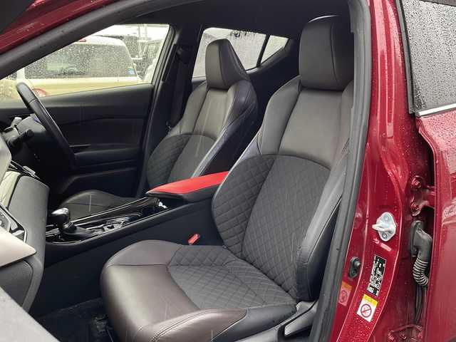 トヨタ Ｃ－ＨＲ G－T 道北・旭川 2017(平29)年 10.2万km センシュアルレッドマイカ /寒冷地仕様//純正ナビ/CD/DVD/BT/SD/フルセグ//バックカメラ//トヨタセーフティセンス＋/BSM/PCS/LDA/RCTA/オートマチックハイビーム/レーダークルーズコントロール//オートライト//前席シートヒーター//純正エンジンスターター//社外16インチAW冬タイヤ//純正18インチAW夏タイヤ積込//ミラーヒーター//ドライブレコーダー//スペアキー//LEDヘッドライト//フォグランプ//革調シートカバー//横滑り防止//フロアマット//ドアバイザー//保証書