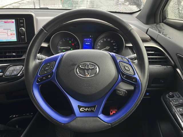 トヨタ Ｃ－ＨＲ G－T 道北・旭川 2017(平29)年 10.2万km センシュアルレッドマイカ /寒冷地仕様//純正ナビ/CD/DVD/BT/SD/フルセグ//バックカメラ//トヨタセーフティセンス＋/BSM/PCS/LDA/RCTA/オートマチックハイビーム/レーダークルーズコントロール//オートライト//前席シートヒーター//純正エンジンスターター//社外16インチAW冬タイヤ//純正18インチAW夏タイヤ積込//ミラーヒーター//ドライブレコーダー//スペアキー//LEDヘッドライト//フォグランプ//革調シートカバー//横滑り防止//フロアマット//ドアバイザー//保証書