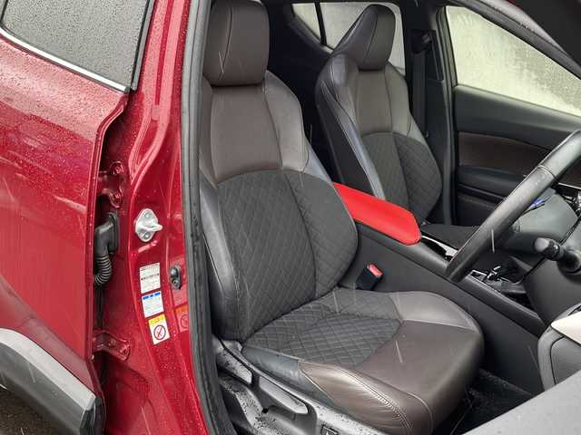 トヨタ Ｃ－ＨＲ G－T 道北・旭川 2017(平29)年 10.2万km センシュアルレッドマイカ /寒冷地仕様//純正ナビ/CD/DVD/BT/SD/フルセグ//バックカメラ//トヨタセーフティセンス＋/BSM/PCS/LDA/RCTA/オートマチックハイビーム/レーダークルーズコントロール//オートライト//前席シートヒーター//純正エンジンスターター//社外16インチAW冬タイヤ//純正18インチAW夏タイヤ積込//ミラーヒーター//ドライブレコーダー//スペアキー//LEDヘッドライト//フォグランプ//革調シートカバー//横滑り防止//フロアマット//ドアバイザー//保証書