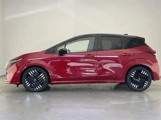 日産 オーラ G 愛知県 2024(令6)年 0.2万km ガーネットレッド/スーパーブラック 2トーン 純正９型ナビ　フルセグＴＶ　ＨＤＭＩ　プロパイロット　ＢＯＳＥサウンド　デジタルインナーミラー　前後ドラレコ　ワイヤレス充電　シートヒーター　ＬＥＤライト　衝突軽減　追従クルコン　コーナーセンサ　電動パーキング　フォグランプ　ステアリングヒーター　ETC2.0　禁煙車