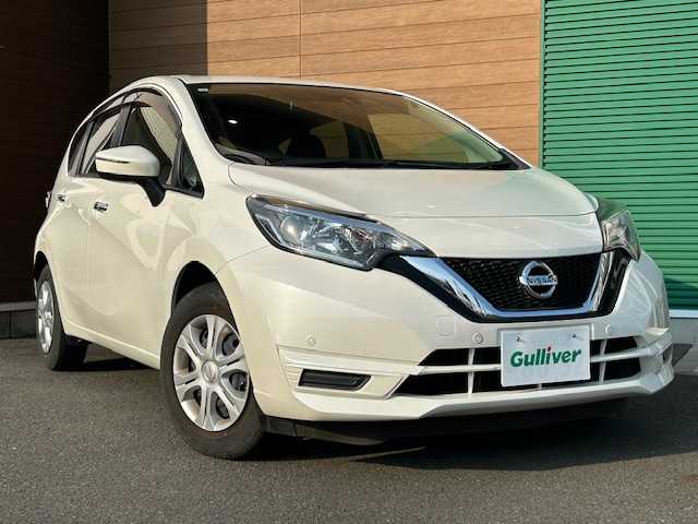 日産 ノート X 静岡県 2019(平31)年 1.5万km ブリリアントホワイトパール ワンオーナー/社外SDナビ/AM/FM/CD/DVD/BT/フルセグ/バックカメラ/純正フロアマット/アイドリングストップ/衝突軽減ブレーキ/プッシュスタート/スマートキー/オートライト