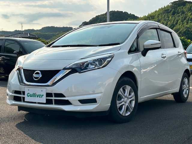 日産 ノート X 静岡県 2019(平31)年 1.5万km ブリリアントホワイトパール ワンオーナー/社外SDナビ/AM/FM/CD/DVD/BT/フルセグ/バックカメラ/純正フロアマット/アイドリングストップ/衝突軽減ブレーキ/プッシュスタート/スマートキー/オートライト