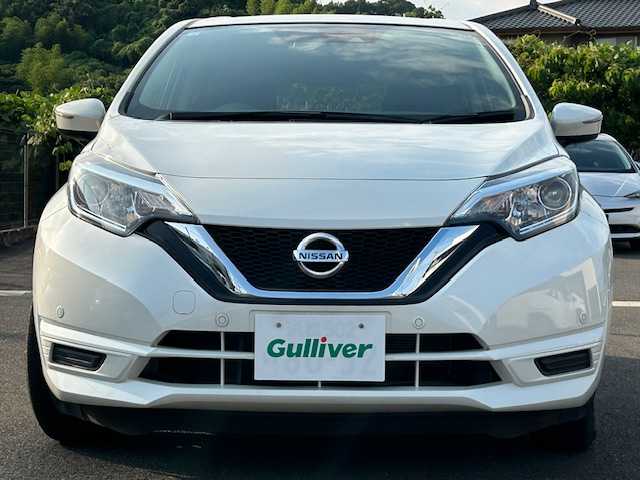 日産 ノート X 静岡県 2019(平31)年 1.5万km ブリリアントホワイトパール ワンオーナー/社外SDナビ/AM/FM/CD/DVD/BT/フルセグ/バックカメラ/純正フロアマット/アイドリングストップ/衝突軽減ブレーキ/プッシュスタート/スマートキー/オートライト