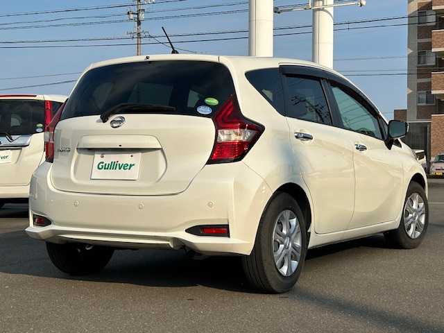 日産 ノート X 静岡県 2019(平31)年 1.5万km ブリリアントホワイトパール ワンオーナー/社外SDナビ/AM/FM/CD/DVD/BT/フルセグ/バックカメラ/純正フロアマット/アイドリングストップ/衝突軽減ブレーキ/プッシュスタート/スマートキー/オートライト