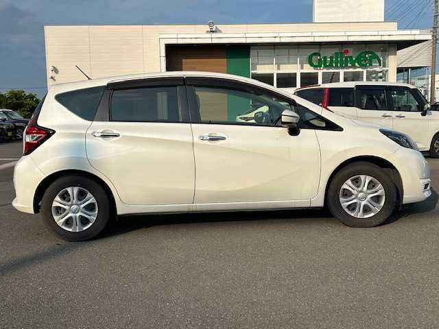 日産 ノート X 静岡県 2019(平31)年 1.5万km ブリリアントホワイトパール ワンオーナー/社外SDナビ/AM/FM/CD/DVD/BT/フルセグ/バックカメラ/純正フロアマット/アイドリングストップ/衝突軽減ブレーキ/プッシュスタート/スマートキー/オートライト