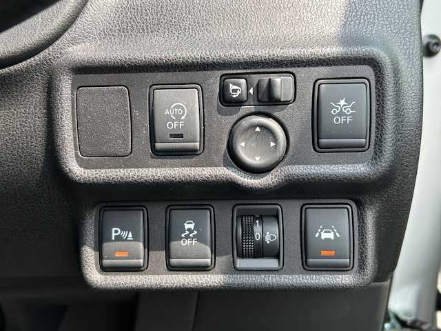 日産 ノート X 静岡県 2019(平31)年 1.5万km ブリリアントホワイトパール ワンオーナー/社外SDナビ/AM/FM/CD/DVD/BT/フルセグ/バックカメラ/純正フロアマット/アイドリングストップ/衝突軽減ブレーキ/プッシュスタート/スマートキー/オートライト