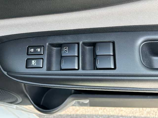 日産 ノート X 静岡県 2019(平31)年 1.5万km ブリリアントホワイトパール ワンオーナー/社外SDナビ/AM/FM/CD/DVD/BT/フルセグ/バックカメラ/純正フロアマット/アイドリングストップ/衝突軽減ブレーキ/プッシュスタート/スマートキー/オートライト